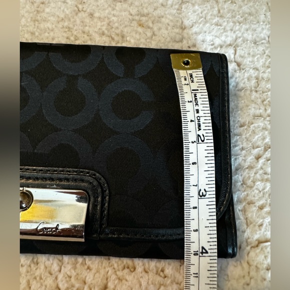 Coach wallet EUC - Picture 7 of 8